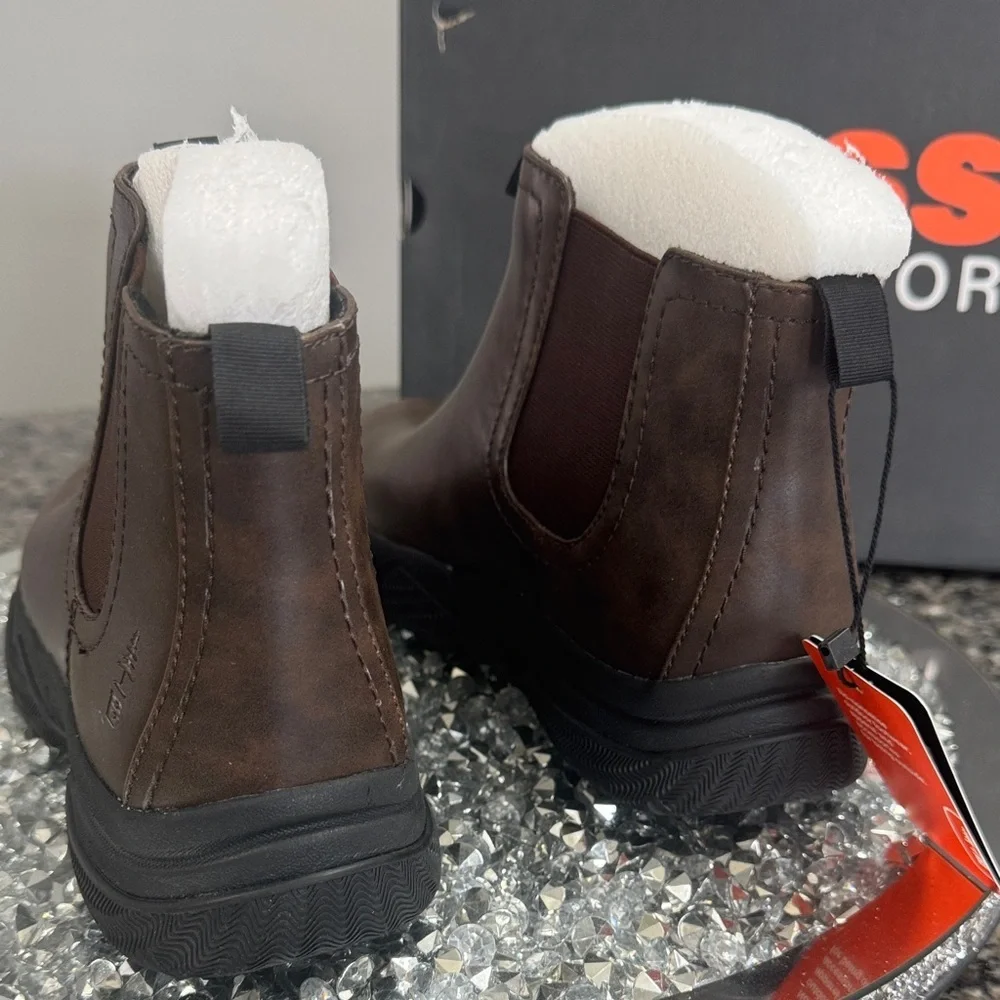 Bass Outdoor men’s field Chelsea Brown Ankle Boots NEW 9